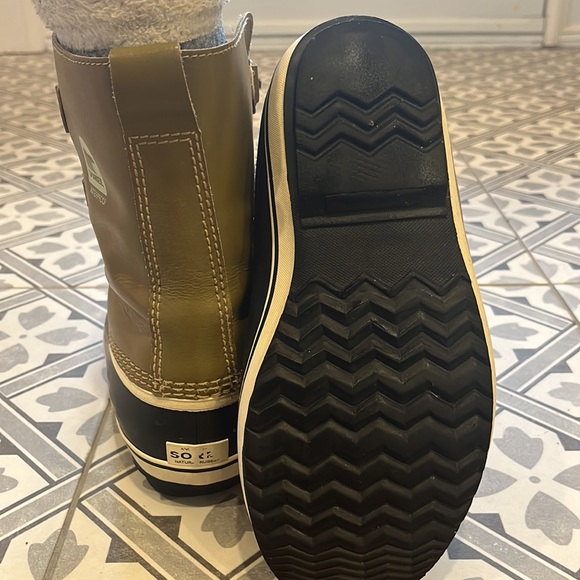Boys Sorel winter boots - sz 6 - Picture 4 of 5